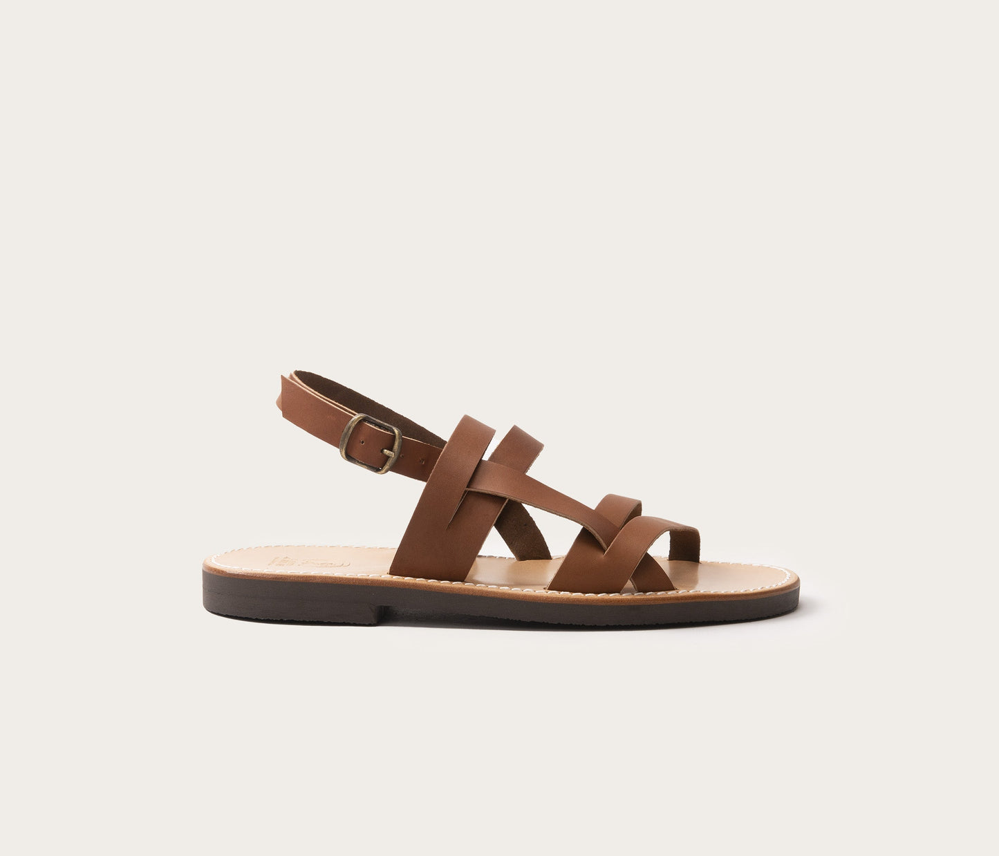 sandale marron homme, sandale en cuir, sandale marron en cuir homme, nu pieds homme marron, nu pieds masculin marron, nu pieds en cuir marron, nu pieds artisanal en cuir, nu pieds camarguais marron homme, modèle Apt la botte gardiane marron, artisanat français, camargue,
