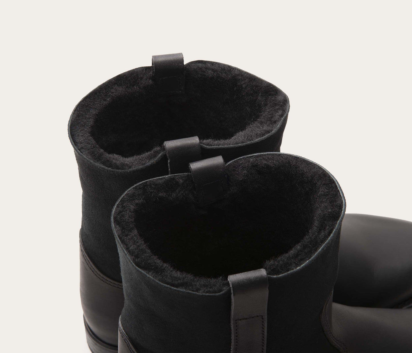 Avoriaz Men's Black Sheepskin Boot with Notched Sole