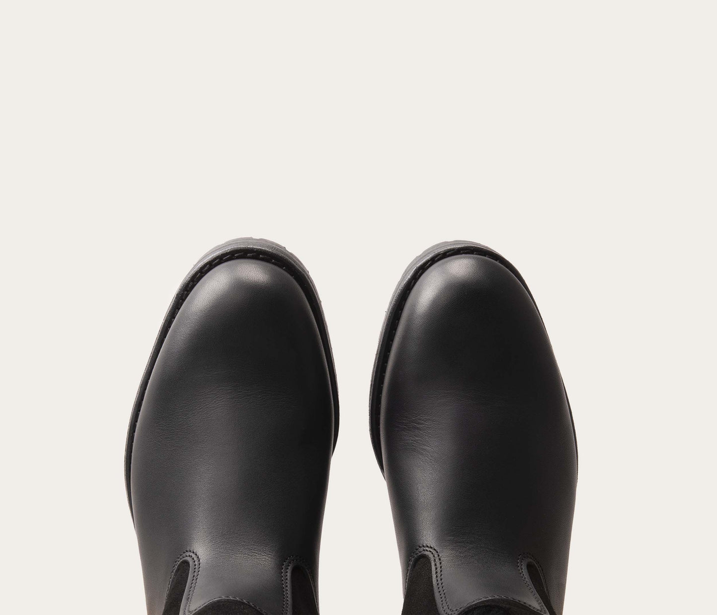 Avoriaz Men's Black Sheepskin Boot with Notched Sole