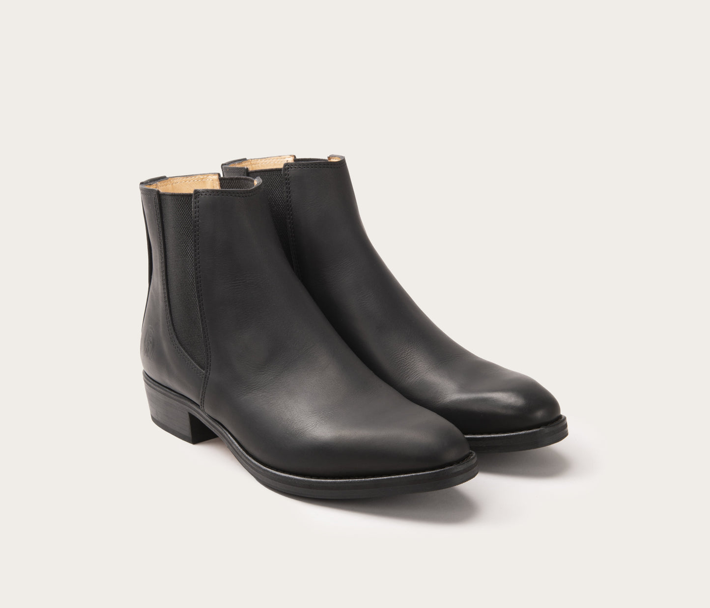 paire de bottines en cuir noir, bottines en cuir noires, paire de bottines noires en cuir homme, paire de bottines camarguaises noires en cuir, paire de bottine homme, bottines masculines noires, paire de bottines style rock, paire de bottines en cuir suportlo noir, cuir gras français chaussures, paire de bottines en cuir homme bout pointu, bottine à bout pointu en cuir