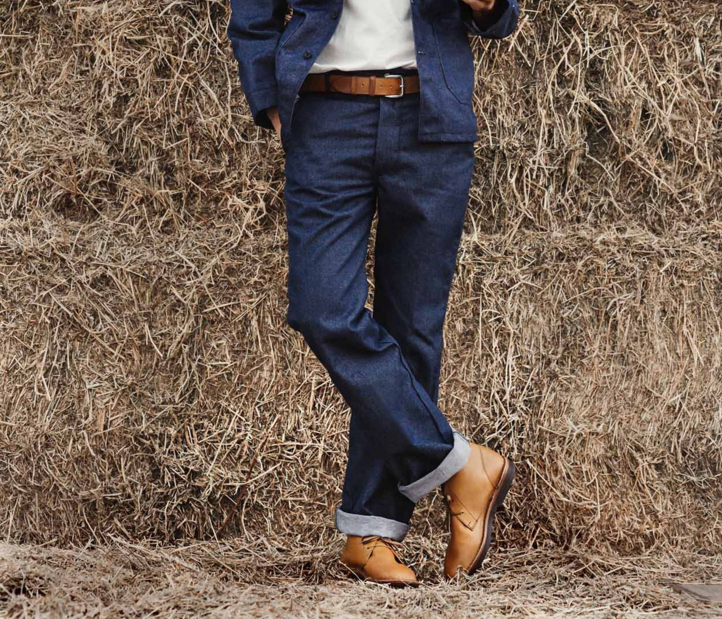 desertboots à lacets homme - desertboots en cuir - boots à lacets en cuir naturel pour homme - paire camarguaises homme portée - jolie paire de chaussures camargaises