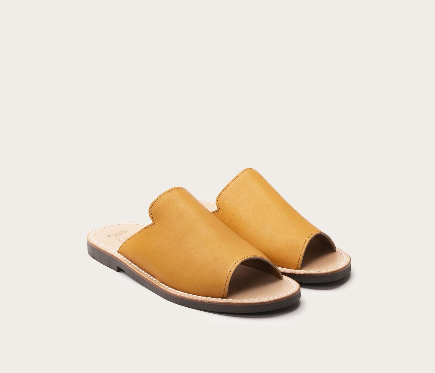 paire de mule pour homme en cuir gras naturel - cuir tannerie haas - cuir français - paire de mules modèle castel - la botte gardiane mules homme - paire de mules pour homme - paire de mules en cuir pour homme la botte gardiane
