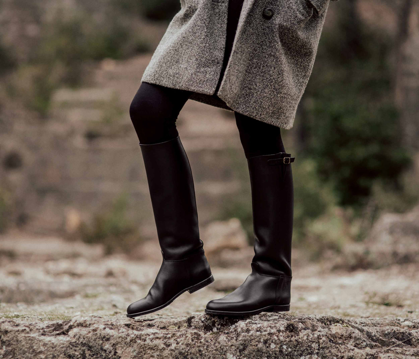 bottes cavalière soufflet en cuir noir gras la botte gardiane potées - bottes cavalières portées - bottes noires cheval femme portées - idées de tenues avec des bottes cavalières - look bottes cavaliers - botte camarguaise noire