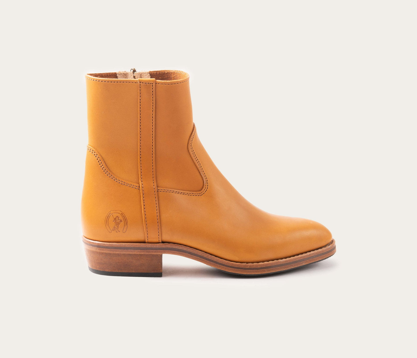 paire de bottine homme, boots homme en cuir, bottine en cuir homme, bottine de gardian zip, bottine zip en cuir, boots zip gardian, bottine en cuir zippée pour homme, bottine camarguaise homme, modèle clint en cuir suportlo, chaussure artisanale,