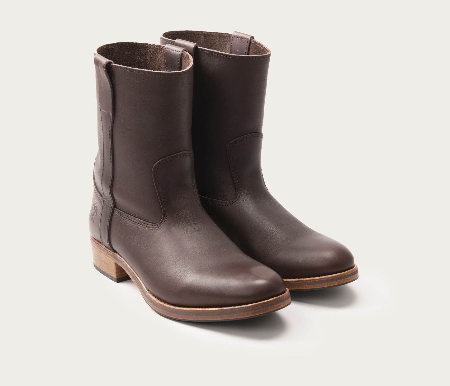 paire de botte camarguaises, atelier la botte gardiane, la botte gardiane officiel, fabriquant botte camarguaise, fabricant bottes camarguaises, paire de camarguaises, botte camarguaise