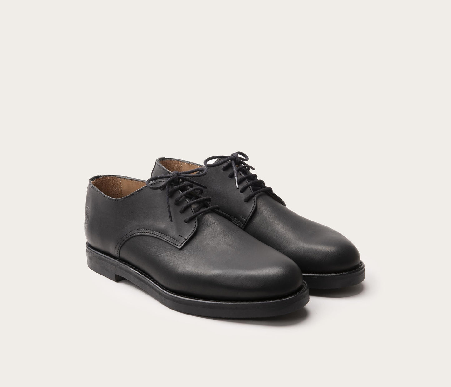 paire de derby femme - paire de derby homme - derby homme en cuir noir - derby femme en cuir noir - chaussure de ville élégantes femme et homme - chaussure de ville en cuir - cuir français tannerie Haas - la botte gardiane chaussures de ville
