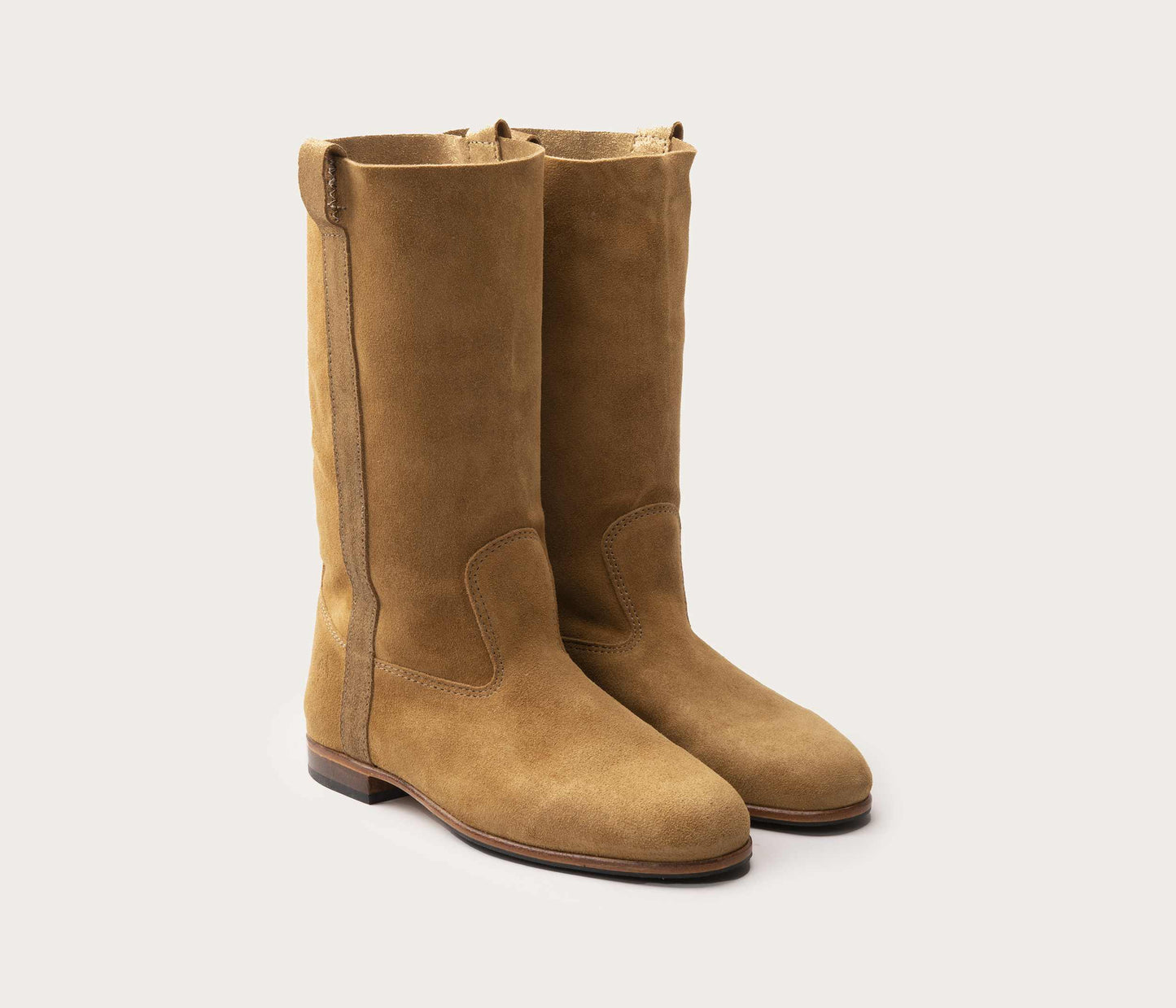 paire de botte camarguaise dorée et pailletée - paire de botte en cuir femme dorée - made in france - paire de botte camarguaise en cuir pailletée femme - camargue - label EPV, paire de botte en cuir daim, paire de botte en cuir velours à talon plat, paire de botte la botte gardiane en velours pailleté