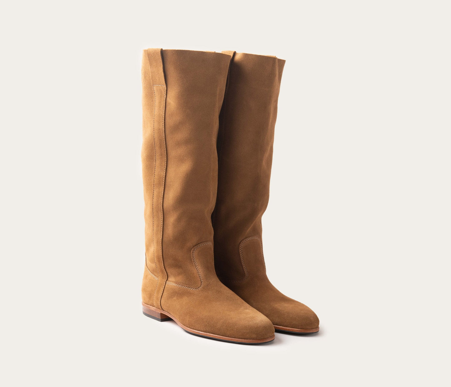 paire de bottes hautes femme, paire de botte en cuir velours femme, paire de bottes femmes hautes, paire de bottes en cuir velours, paire de bottes en daim femme, paire de bottes gardian,