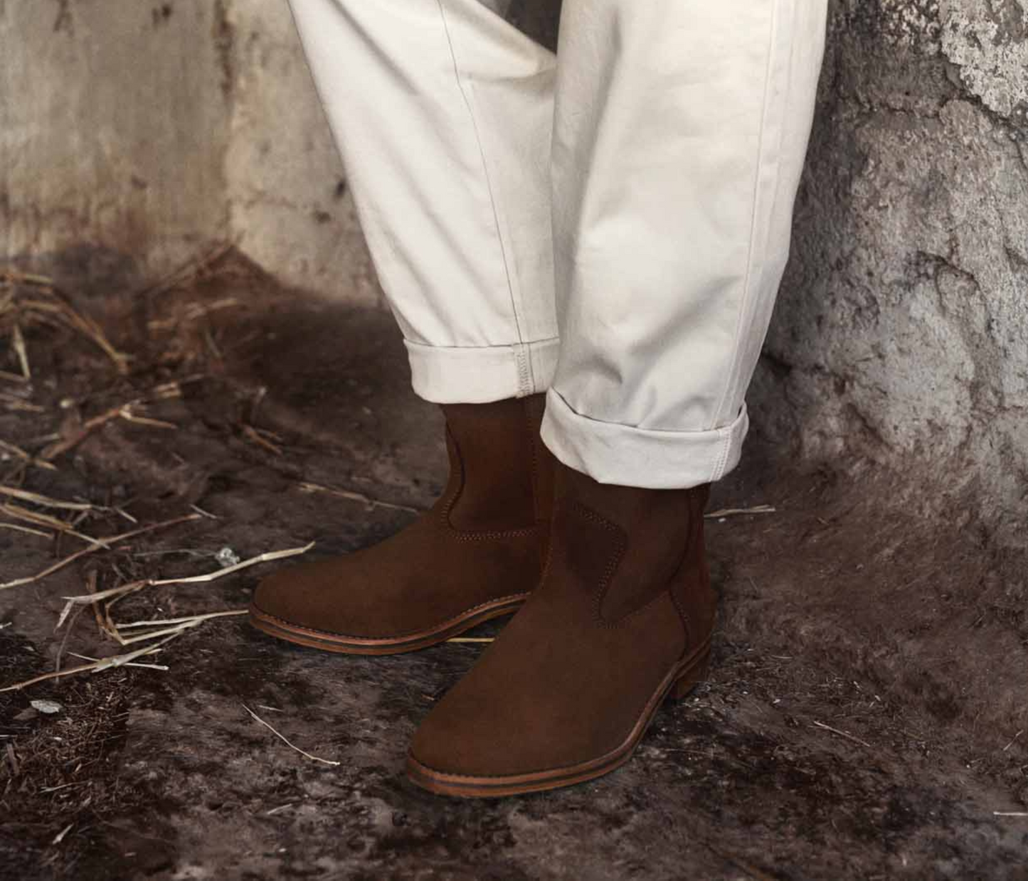 botte gardiane cuir croute, bottes traditionnelles femme de Camargue, botte camarguaise portée, la botte gardiane, botte gardianne, botte guardiane, traditionnelles botte camarguaise en cuir