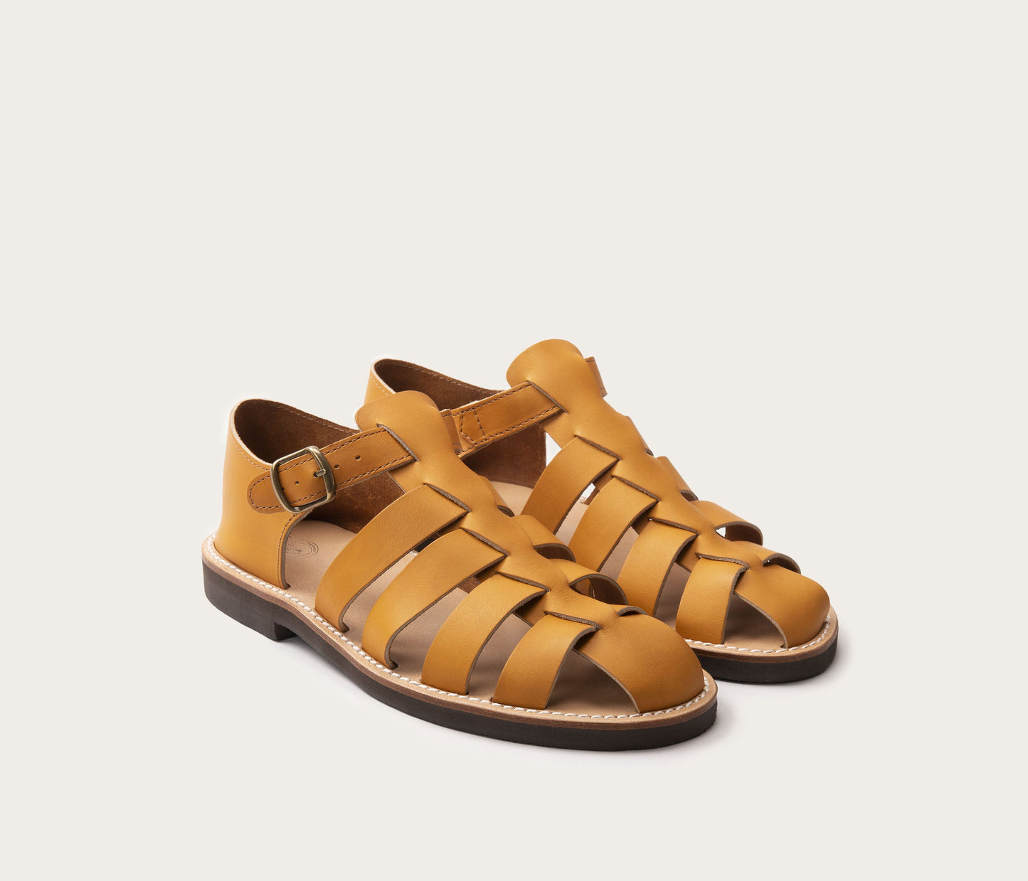 paire de sandale en cuir naturel, paire de nu pieds style pêcheurs, sandale en cuir homme style chaussure d'eau, nu pieds en cuir des tanneries Haas