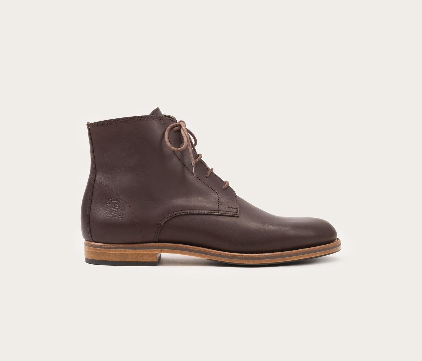 bottine à lacet homme - boots a lacets - bottine avec des lacets en cuir - bottine homme en cuir café - la botte gardiane bottine en cuir - la botte gardiane bottine hommes - label EPV - made in france - camargue bottine homme - chaussure élégante de ville - chaussure ville homme en cuir