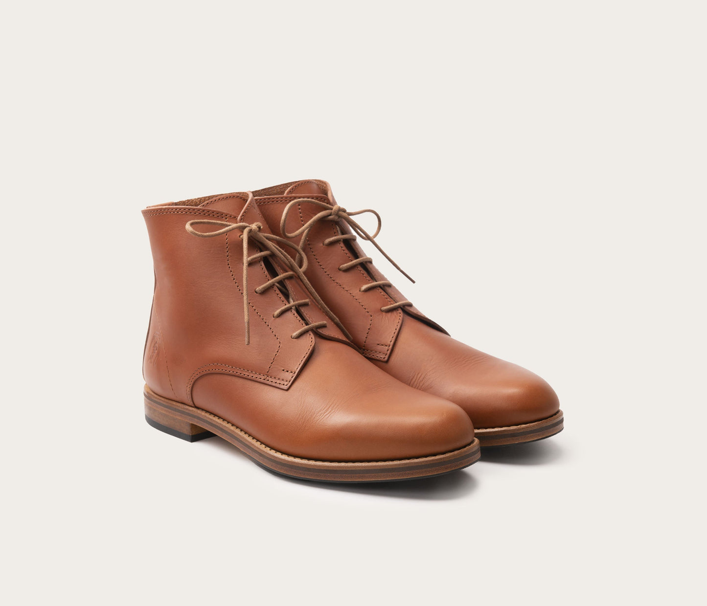 paire de bottine la botte gardiane - paire de boots homme la botte gardiane - paire de boots en cuir fauve - paire de chaussure camarguaise de ville pour homme - cuir Haas - chaussures avec cuir Haas