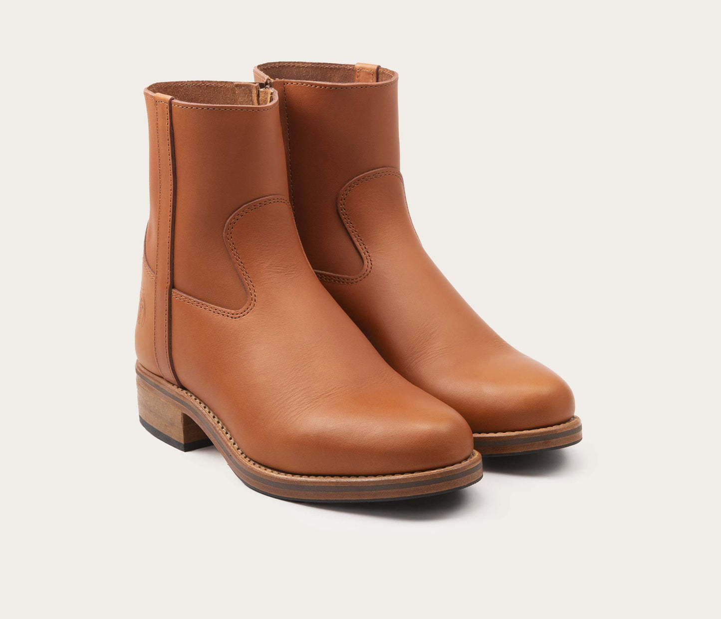 paire de boots camarguaise homme - made in france - EPV - la botte gardiane bottines - bottines en cuir gras fauve pour homme - boots de gardian homme en cuir - paire de bottines en cuir fauve pour homme style gardian - camargue style - sud de la france - cuir de qualité