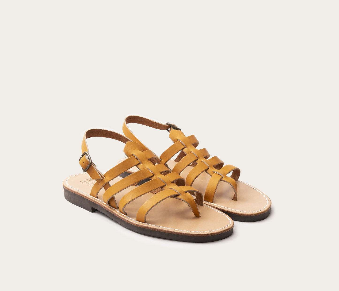 paire de sandales homme en cuir naturel, paire de sandale homme tropéziennes, paire de tropéziennes homme en cuir, la botte gardiane paire de sandales en cuir homme tropézienne, made in Camargue, modèle homme chaussures été cuir
