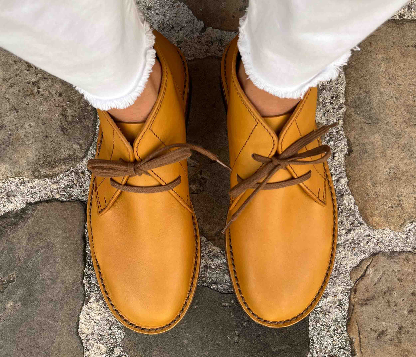 desertboots qualité vue du dessus, desertboots cuir femme vue du dessus, la botte gardiane desert boots vue du dessus, atelier français desert boots, la botte gardiane style clarks