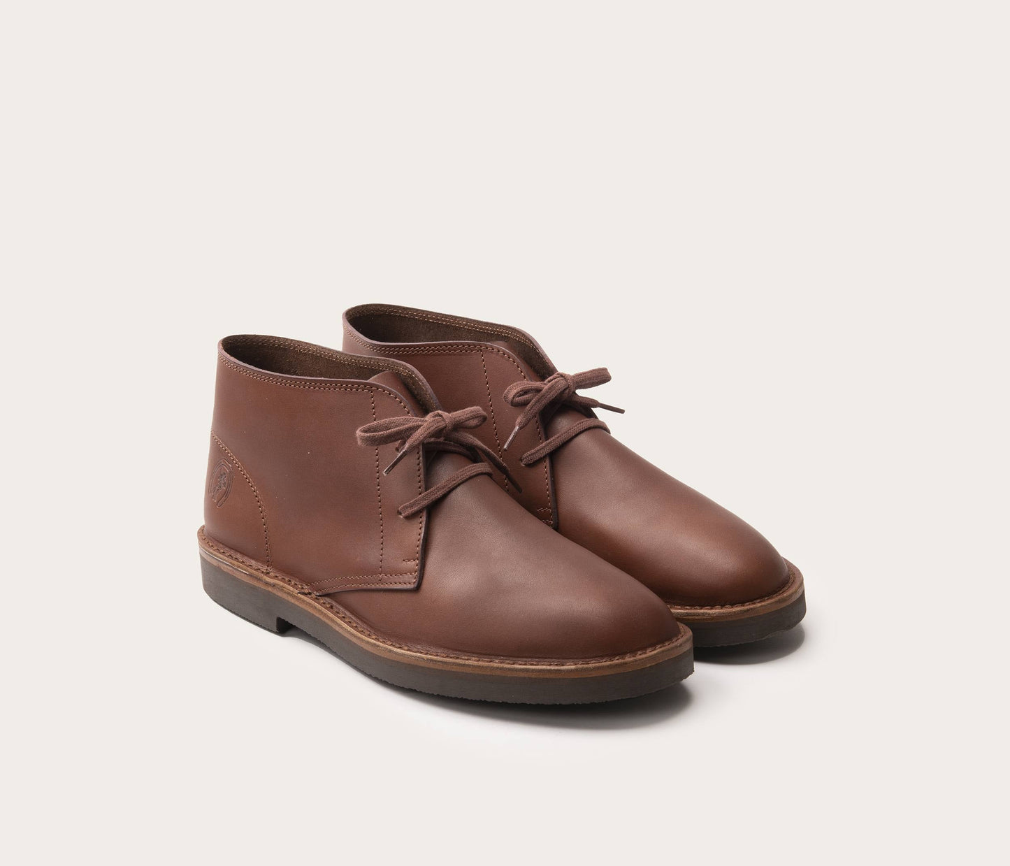 boots style cmarguais - boots gardians - la botte gardiane paire de chaussure - desertboots en cuir marron - desertboots marron en cuir - boots à lacets homme