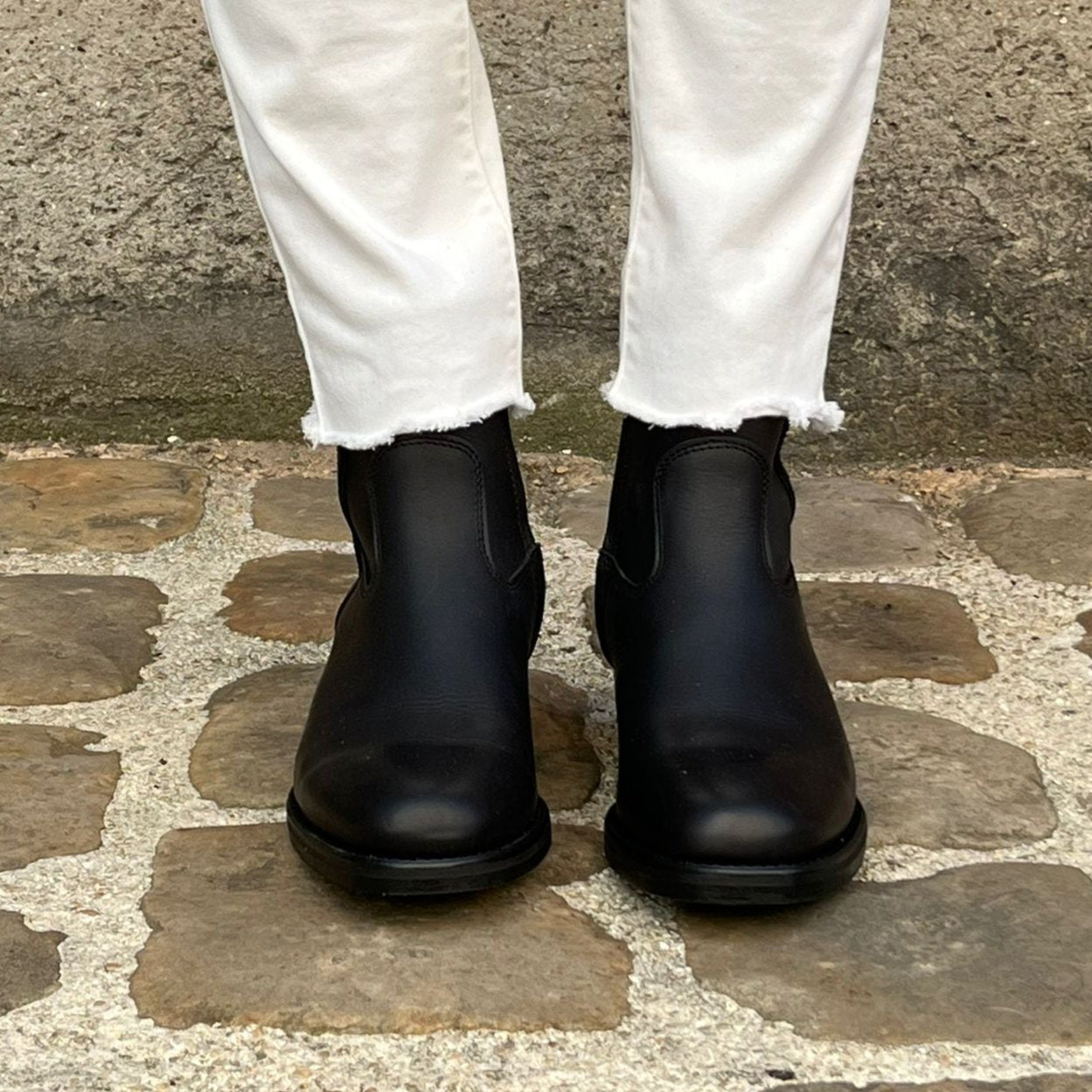 terence noir la botte gardiane vue de face, terence la botte, bottine zip, bottine gardian, boots gardian noir zip, bottine noire cuir premium, bottine fabriqué en France, boots made in France