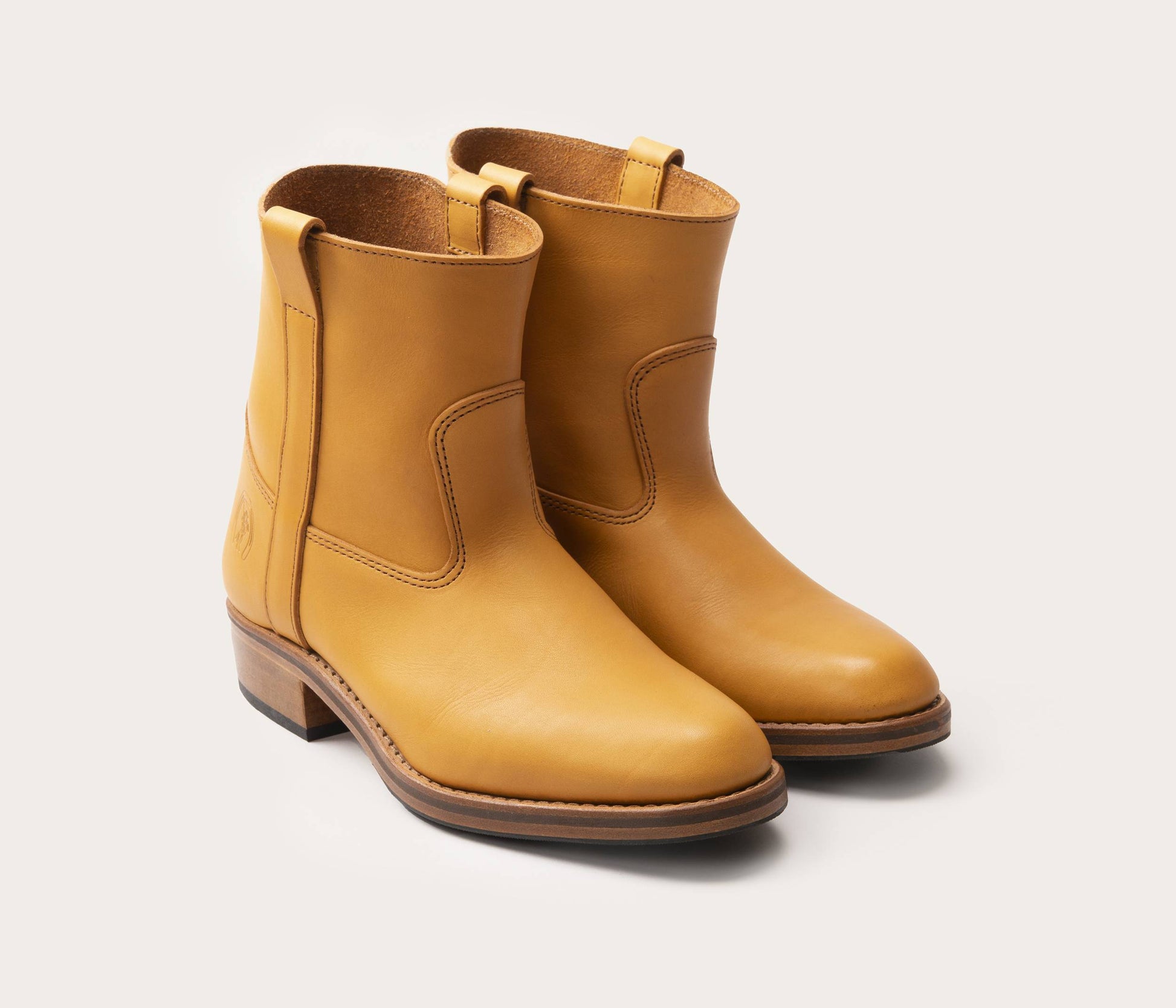 la botte gardiane, bottes, gardianne, gardian, gardians, guardian, guardiane, guardianes, botte cowboy, cow boy boots, frech shoes, french shoesmaker, french boots, good french boots, atelier de chaussure, marque fabricante, bottine gardian, bottine cuir , cowboy boots, french cow boy boots, low boots, leather boots, french leather boots, bottine robuste, bottine solide, bottine reparable, boots reparable, tiers gardian, 1/3 gardian