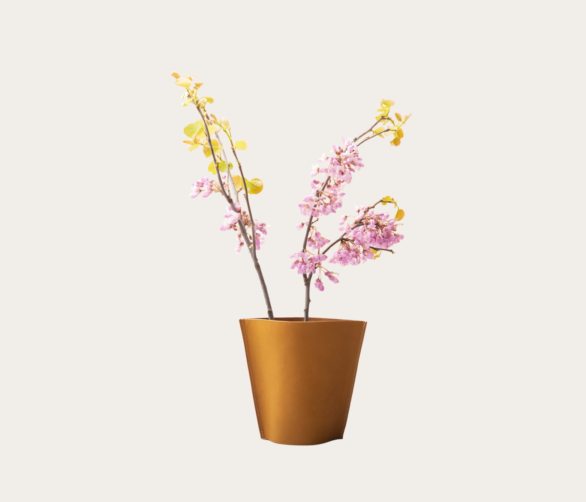 cache vase, cache pot, vase cuir, vase avec cuir, vase fait en cuir, vase déco, vase decoration, vase original, vase fleurs coupé, vase fleurs coupées