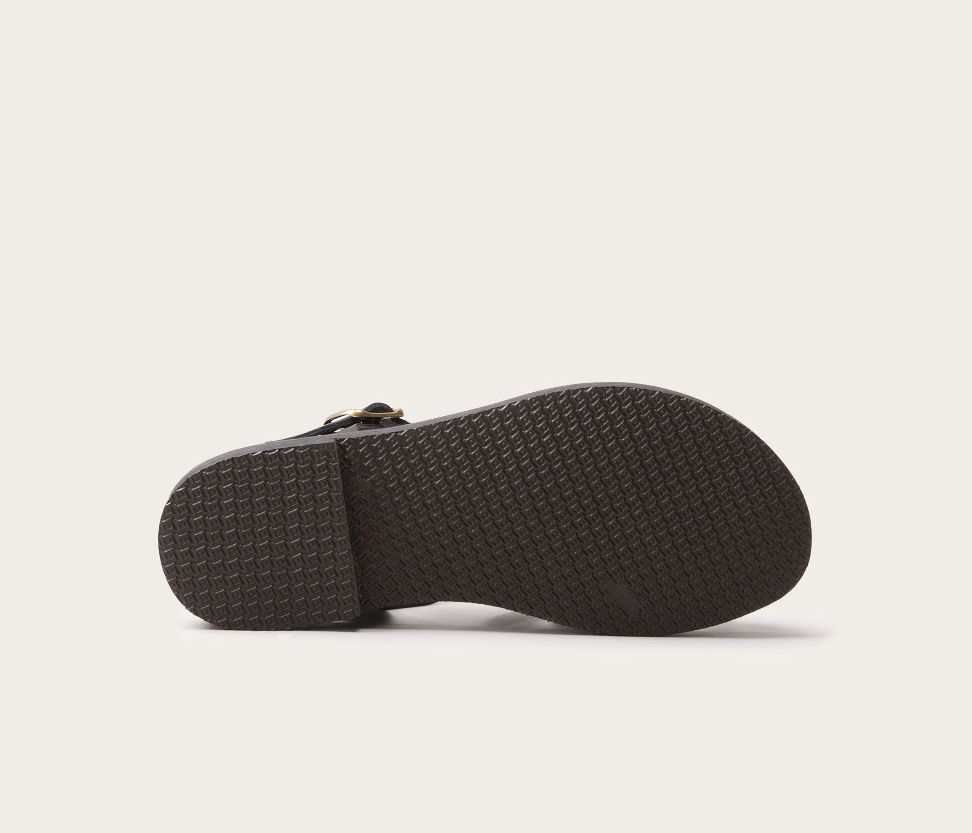 sandales noire, sandale bout ferme, sandal noir, sandale en cuire, la botte gardiane, atelier de chaussure, fabriquant français, labottegardiane, sandale labottegardiane, sandale la botte gardiane, sandale style meduse, meduse en cuir, sandale de pecheur, sandales de pécheurs, sandales de pécheur. La botte gardiane, le dernier fabriquant français de la camarguaise fabrique des sandales, sandale made in france, sandale artisanales, sandales française