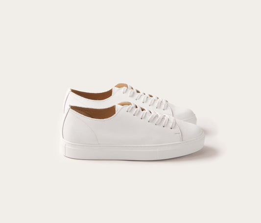 basket blacnhe made in france, sneakers qualité, sneakers française blanche, basket blanche, basket la botte gardiane blanche, made in occitanie, basket la botte gardiane vue coté