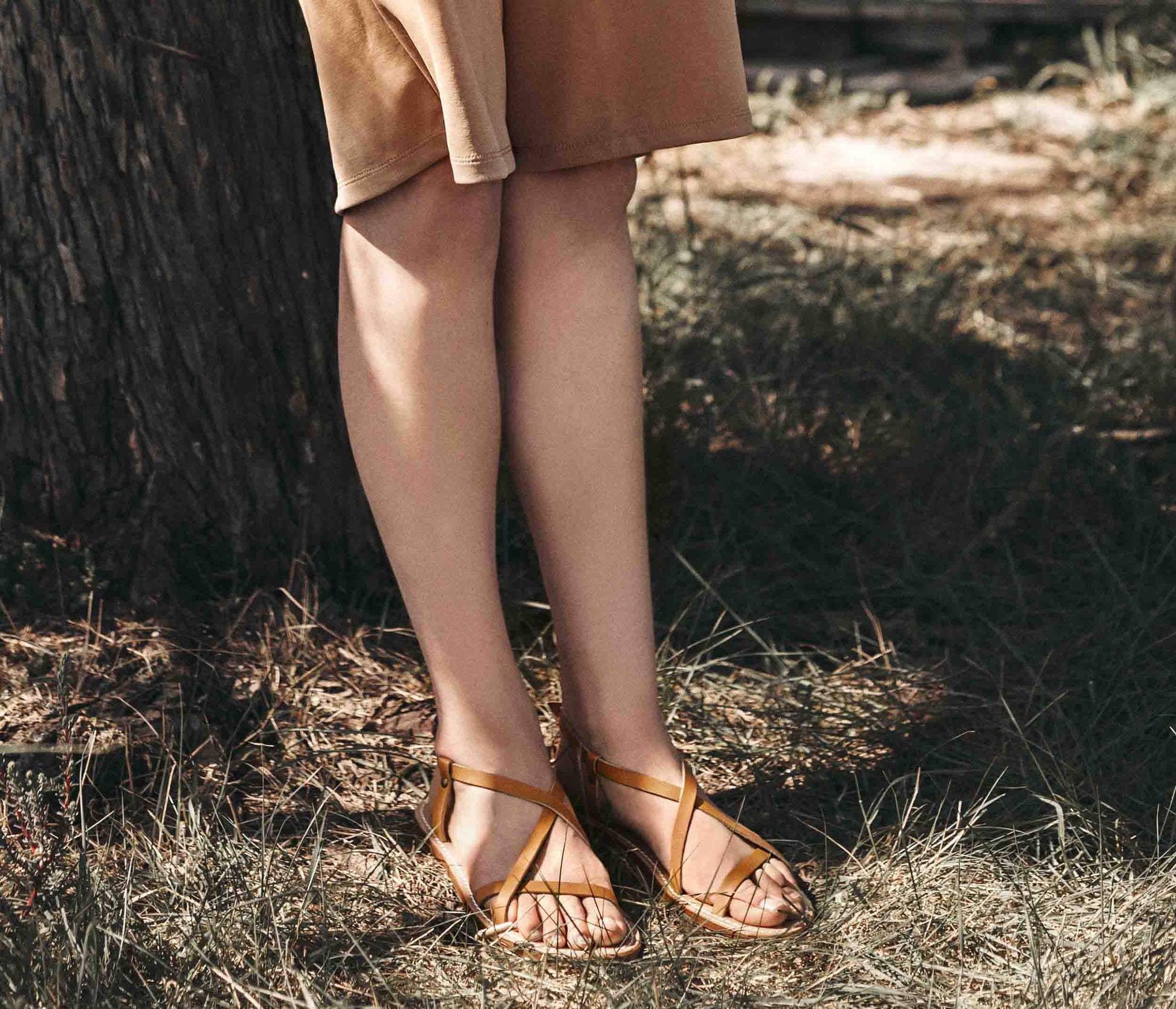 sandale belle ile femme - sandales été femme en cuir naturel portée - idées de look avec sandale en cuir - look avec sandales en cuir la botte gardaine - style tropézienne sandales - sandales simples en cuir - fabriquées en france