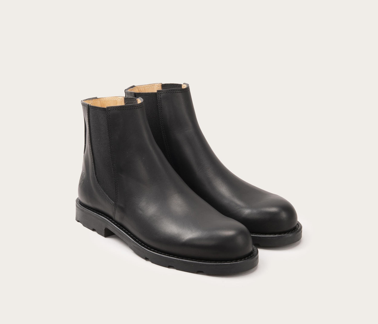 paire de bottine en cuir noir - paire de boots noires pour homme - paire de bottine en cuir noir gras pour homme - la botte gardiane paire de boots en cuir noir - paire de boots camarguaises noires - paires de bottines camarguaises en cuir noir pour homme