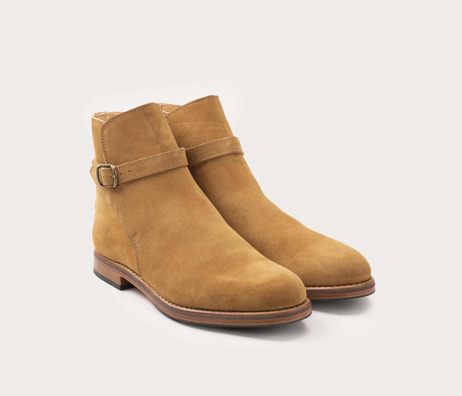 paire de bottine pour homme - paire de boots en cuir homme - aire de boots en daim - paire de boots en cuir et à lanière - paire de chaussures en cuir homme - paire de chaussures pour homme et en cuir