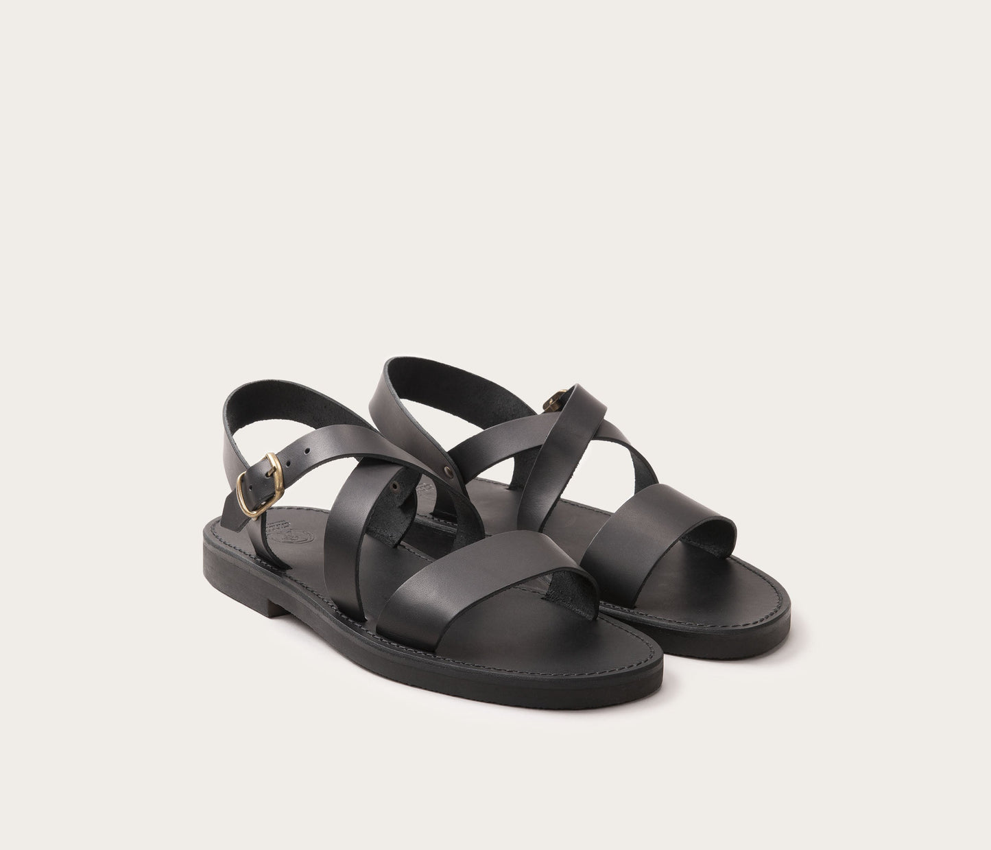 paire de sandales en cuir ebène - sandale en cuir sans chrome homme - paire de nu pieds noir garanti sans chrome - EPV - la botte gardiane sandales homme noir