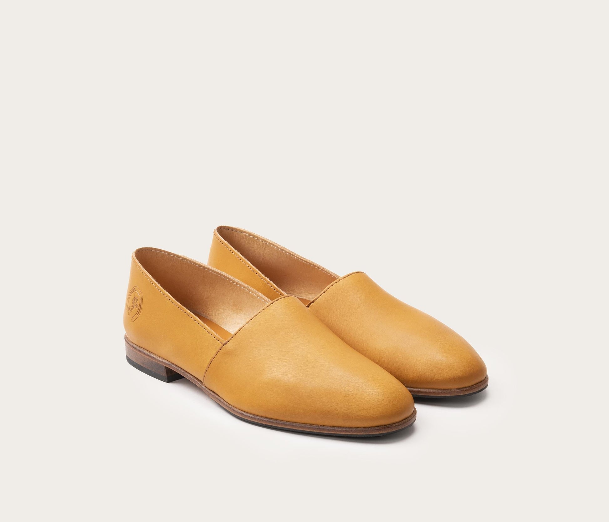 Mocassins en cuir Femme - La Botte Gardiane modèle maury - paire de mocassin femme en cuir - mocassins en cuir femme style espadrilles - chaussures en cuir style espadrilles la botte gardiane