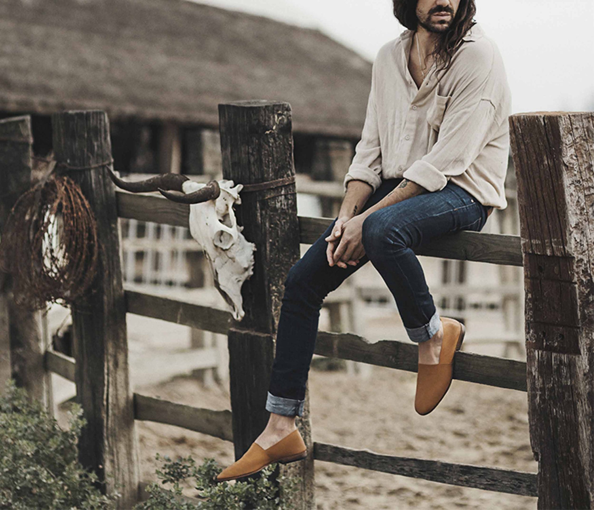maury naturel porté homme, la botte gardiane mocassins, chaussure cuir mocassin homme, mocassins simple, la botte gardiane chaussures cuir naturel, atelier la botte gardiane, la botte gardiane officiel