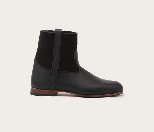 bottine femme en cuir et mouton - bottine en cuir fourrée en peau de mouton - bottine noire en cuir et mouton pour femme - bottine pour la montagne en cuir - bottine camarguaise en cuir et peau de mouton - bottine camarguaise style chaussures de neige - chaussures de neige en cuir et mouton - la botte gardiane modèle risoul noir