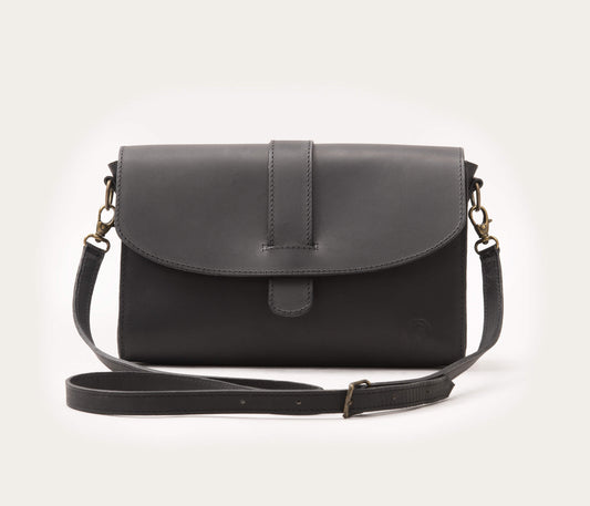 sac en cuir suportlo, sac noir en cuir, sac bandoulière noir en cuir français, sac bandoulière et poche zippée en cuir, sac en cuir français noir, sac Méjanes en cuir noir suportlo la botte gardiane, petit sac en cuir noir, sac fabriqué en France