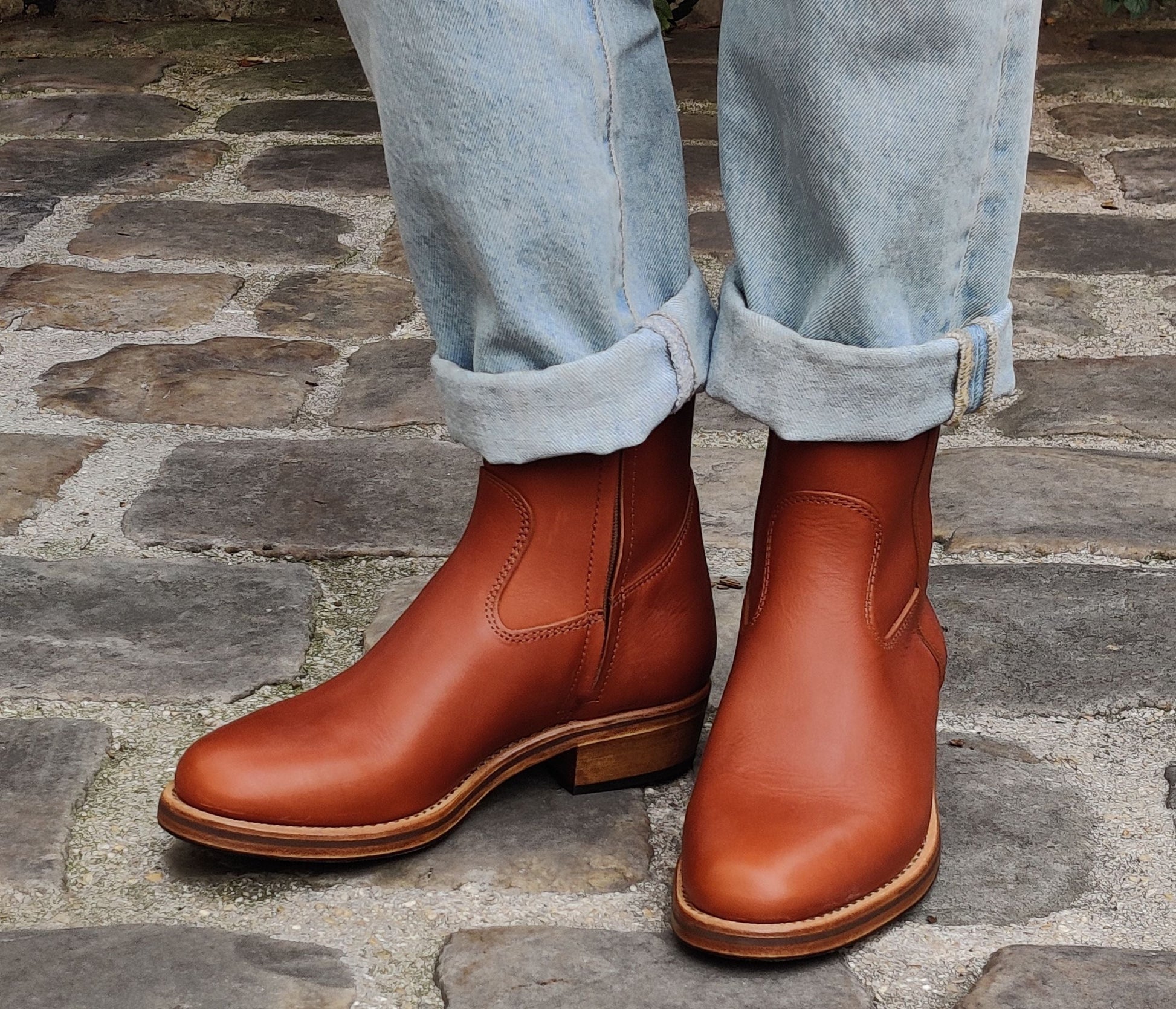 boots zip cuir - chaussure à zip en cuir gras - bottines  zip look - bottine look avec un jean - boots camarguaises look - la  botte gardiane look en cuir - look bottine camarguaises