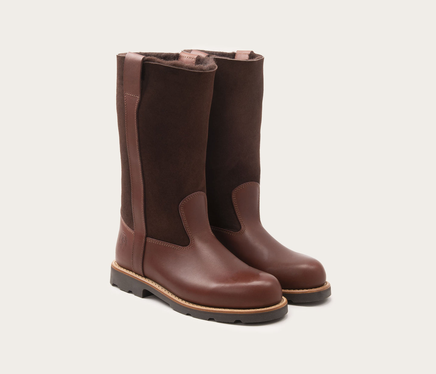 paire de botte en cuir et fourrée en peau de mouton - cuir français - paire de botte fourrée en peau de mouton - paire de botte marron femme - la botte gardiane botte mouton - paire de botte femme style montagne - paire de botte boots femme