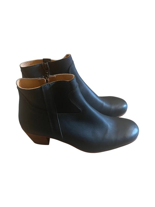 Gil Customizable Boot 